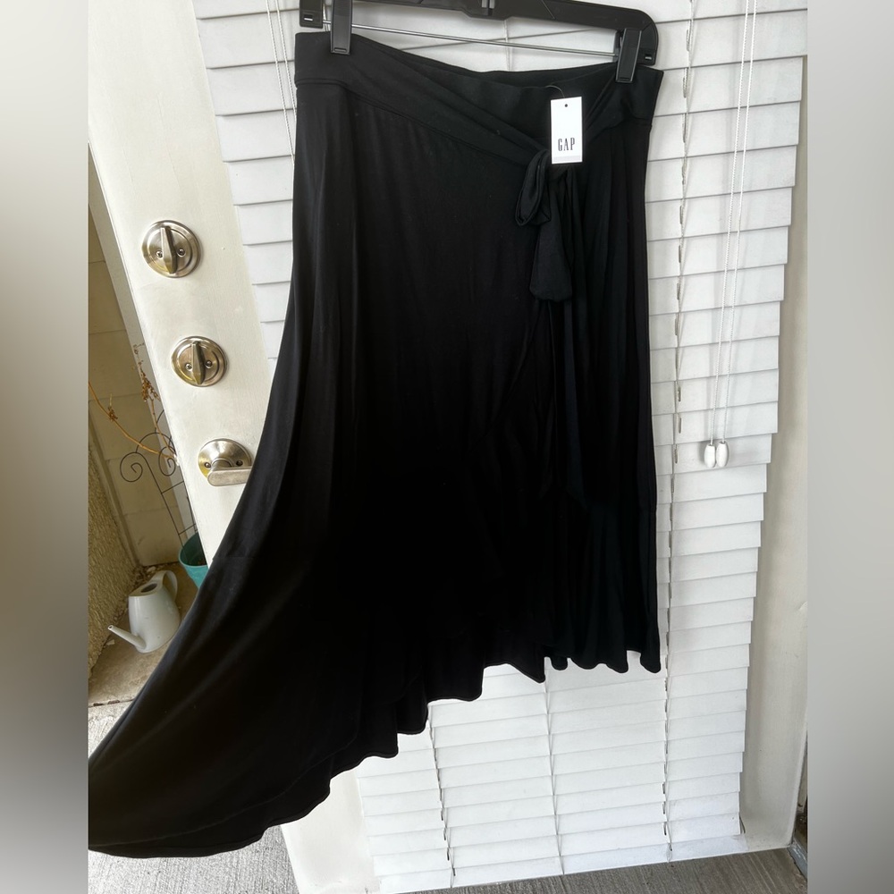 Skirt - midi with front ruffles